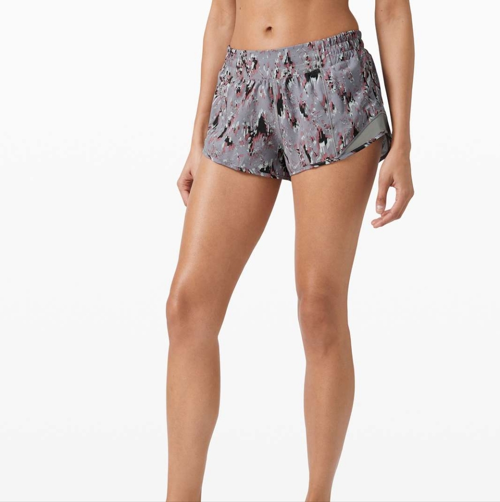 Lululemon Hotty Hot Shorts 2.5 inch
